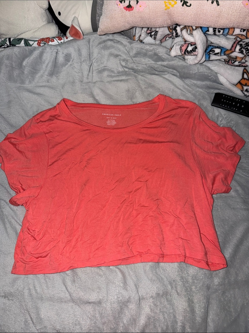 American Eagle Outfitters Coral Cropped Crewneck Tee